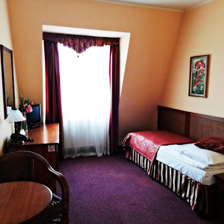 Hotel Nowy Dwor W Zaczerniu Rzeszow Exterior photo