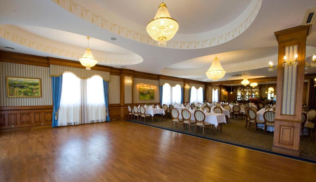 Hotel Nowy Dwor W Zaczerniu Rzeszow Exterior photo