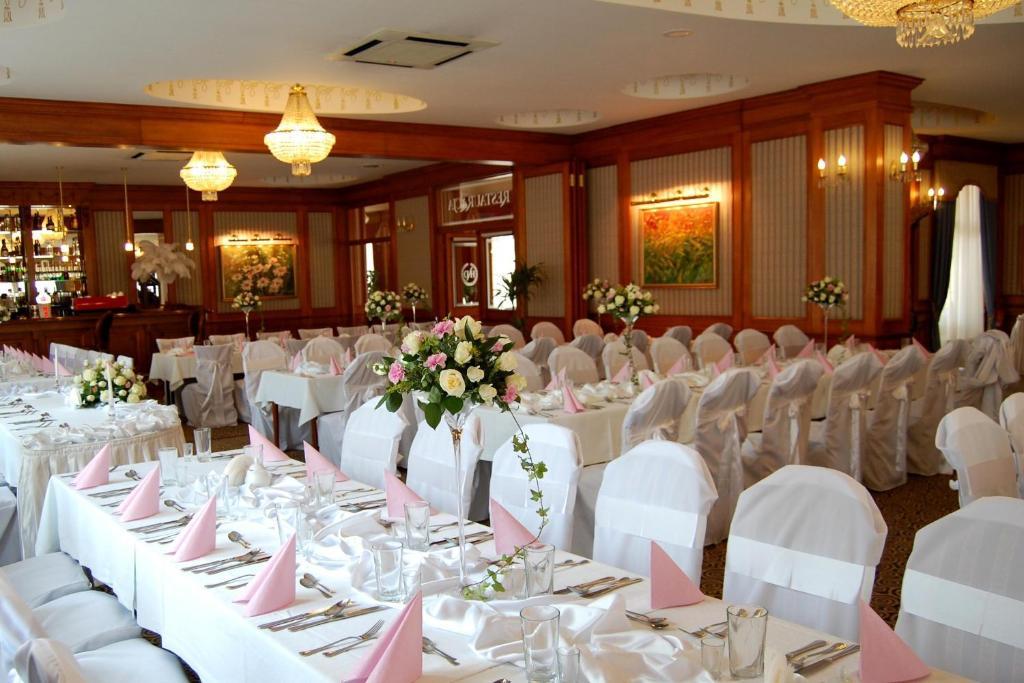 Hotel Nowy Dwor W Zaczerniu Rzeszow Exterior photo