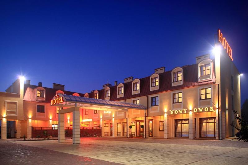 Hotel Nowy Dwor W Zaczerniu Rzeszow Exterior photo