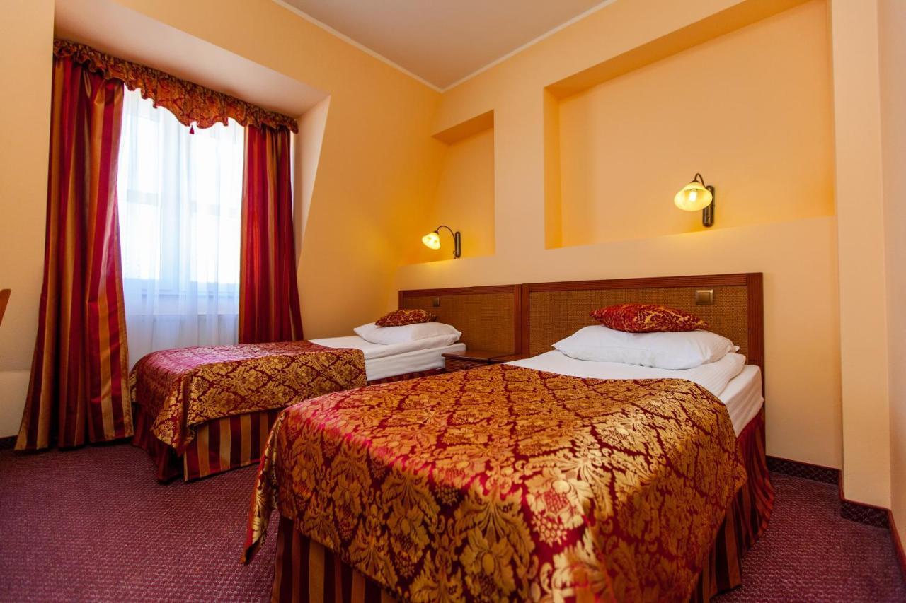 Hotel Nowy Dwor W Zaczerniu Rzeszow Exterior photo