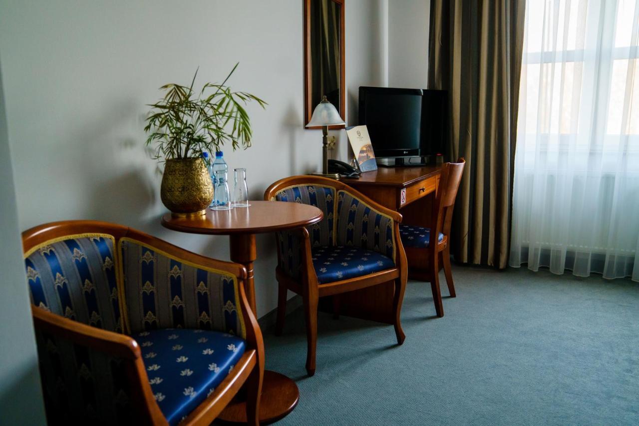 Hotel Nowy Dwor W Zaczerniu Rzeszow Exterior photo