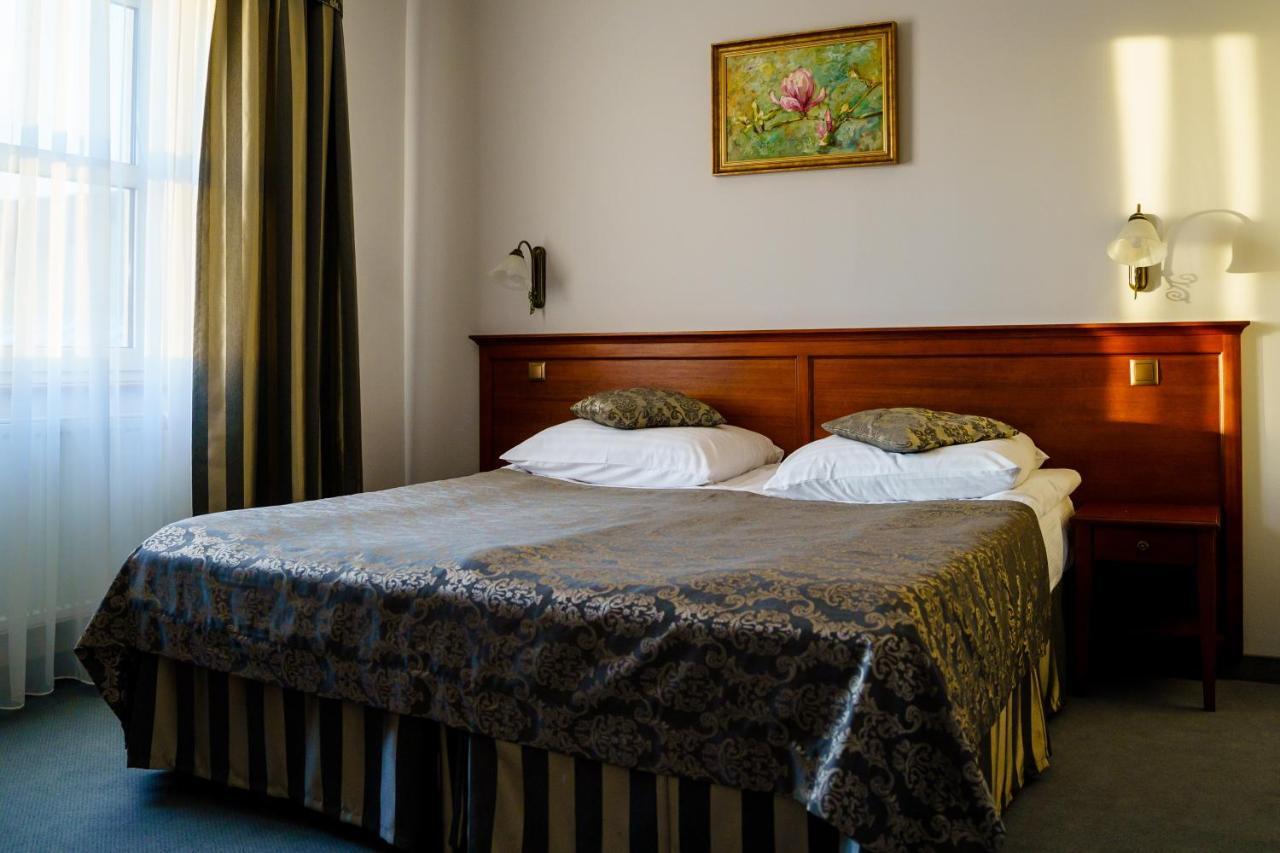 Hotel Nowy Dwor W Zaczerniu Rzeszow Exterior photo